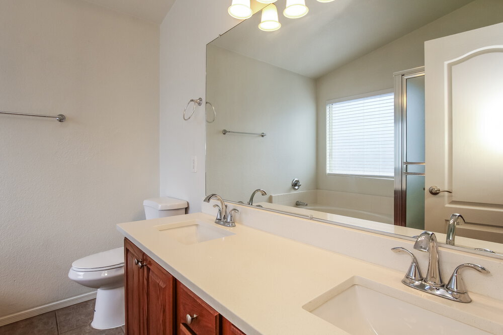 Building Photo - 8459 W Ross Ave