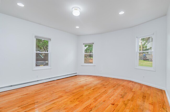 Building Photo - 144 Teaneck Rd