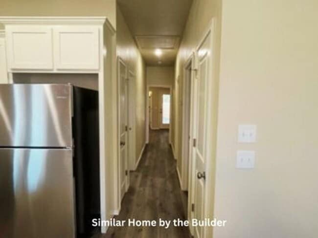 Building Photo - Move-In Ready 2-Bed Duplex – Bright, Modern, and Perfect for Pets!