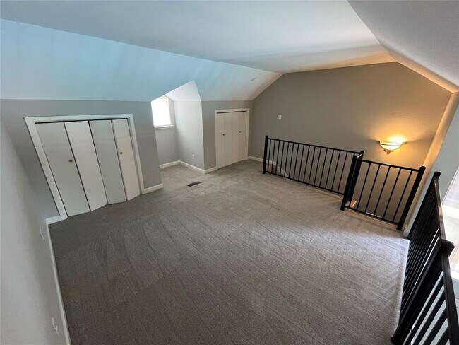 Building Photo - 5608 Cougar Dr