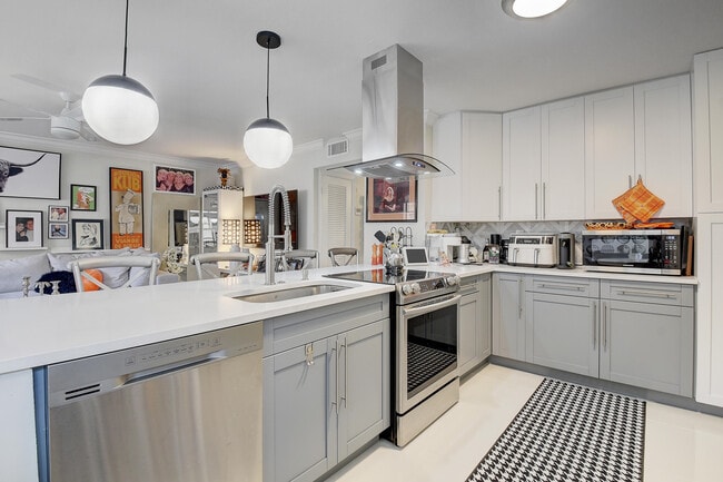 Building Photo - 274 Capri F