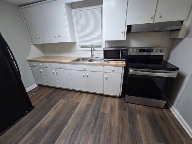 Building Photo - 5862 E Heights Dr