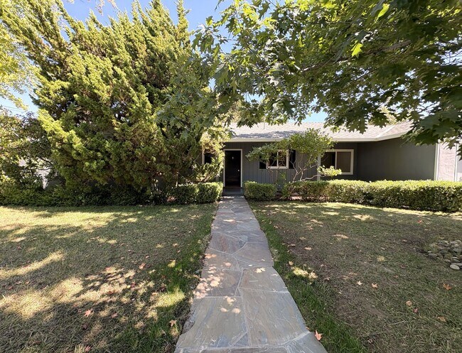 Primary Photo - Charming 3BR/2BA Home in West Menlo Park