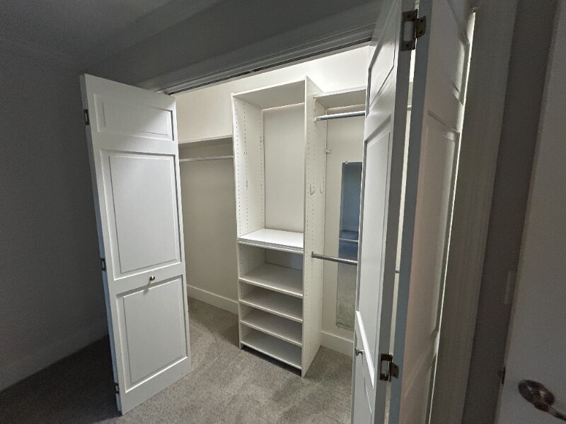Building Photo - 3073 Colonial Way