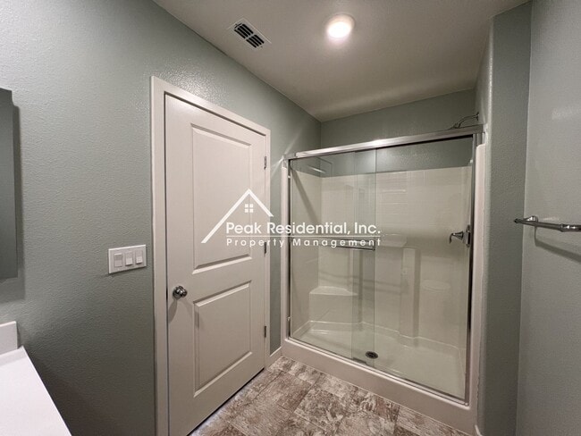 Building Photo - Updated 3bd/3ba North Natomas Townhouse