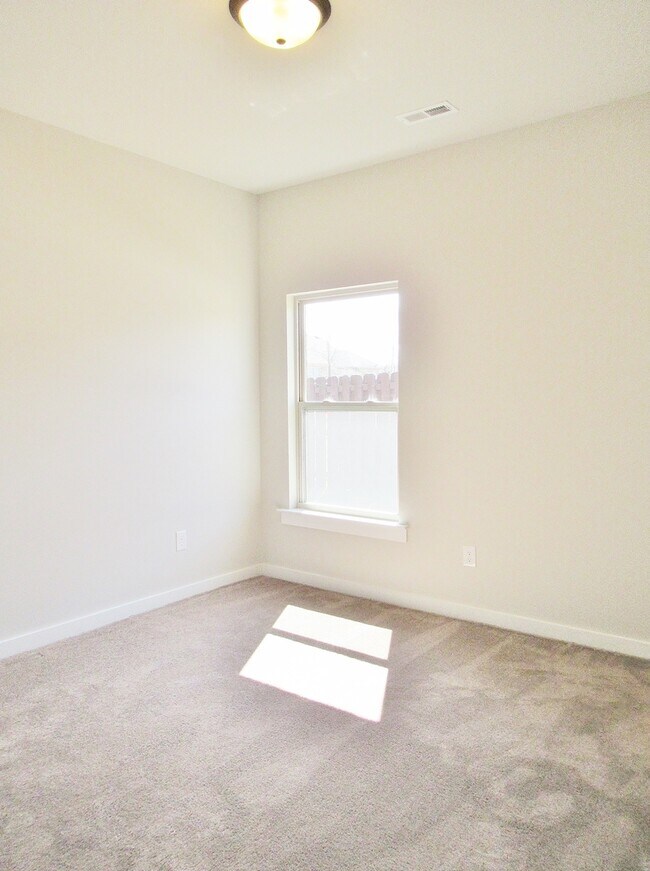 Building Photo - 123 Birch Falls Dr