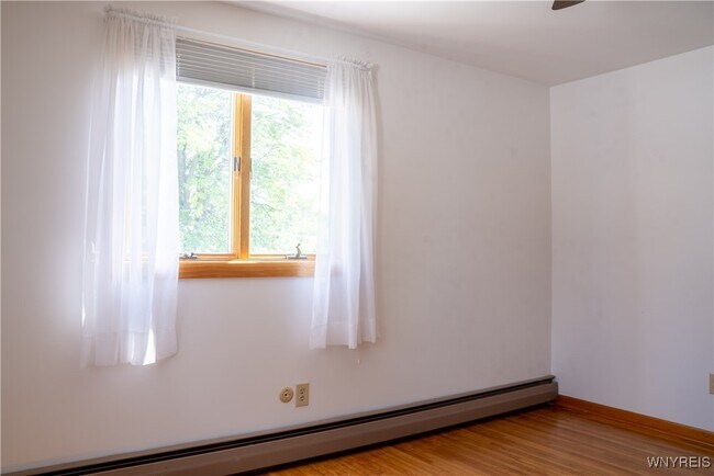 Building Photo - 102 Brooklane Dr