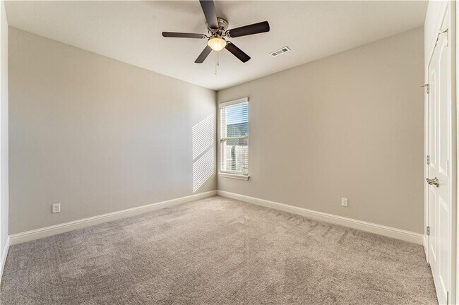 Building Photo - 511 Piper Ln