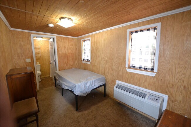 Building Photo - 253 Old Groveton Rd