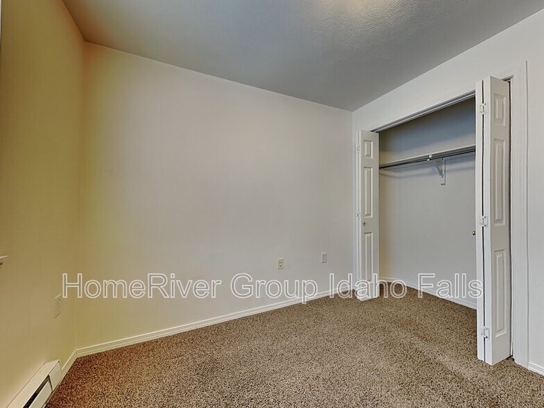 Building Photo - 3180 Chasewood Dr