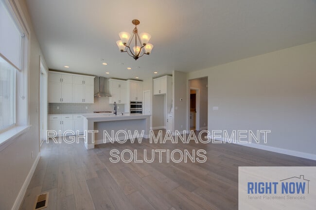 Building Photo - 6132 S Astoria Ave