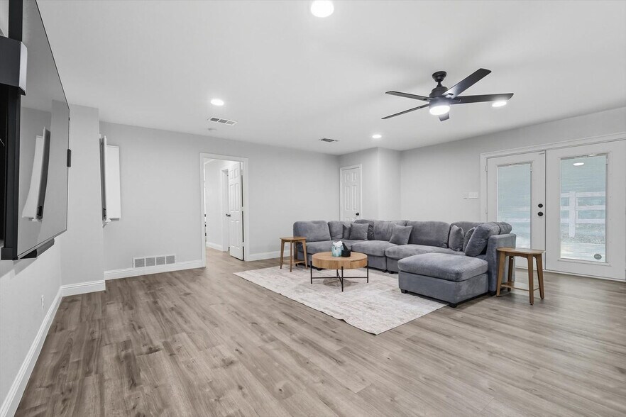 Building Photo - 3667 High Rd