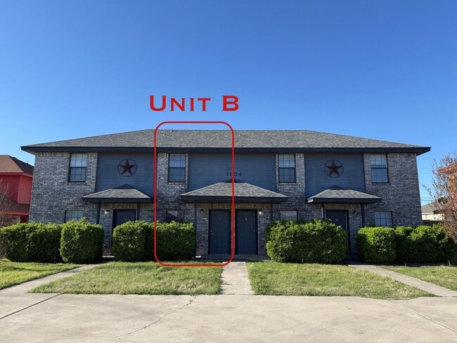 Building Photo - 1104 Leslie Cir