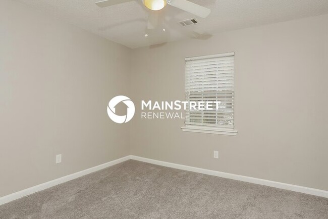 Building Photo - 2453 Crestdale Cir SE