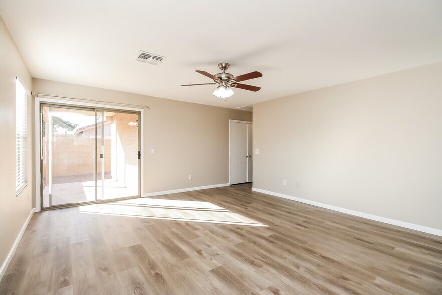 Building Photo - 1538 S Danielson Wy