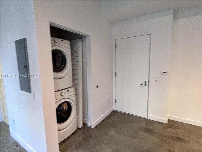 Building Photo - 151 SE 1st St