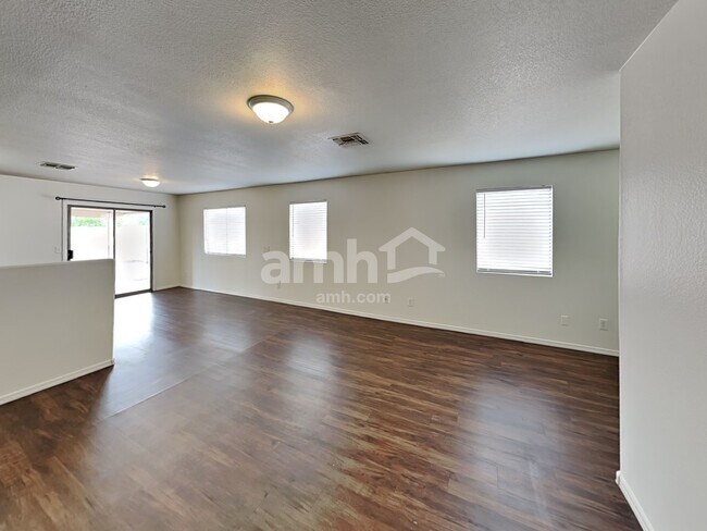 Building Photo - 1212 E Renegade Trl