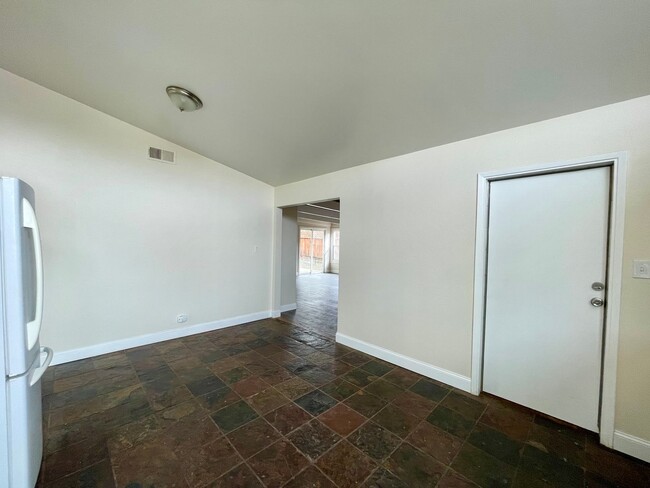 Building Photo - Petaluma: Single Level Home With Updated F...