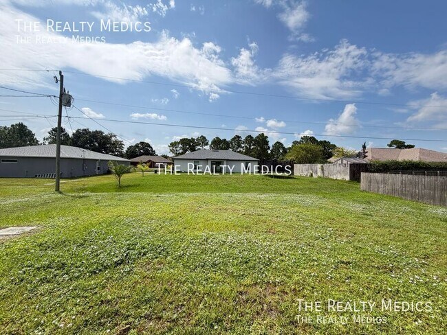 Building Photo - 2481 San Filippo Dr SE