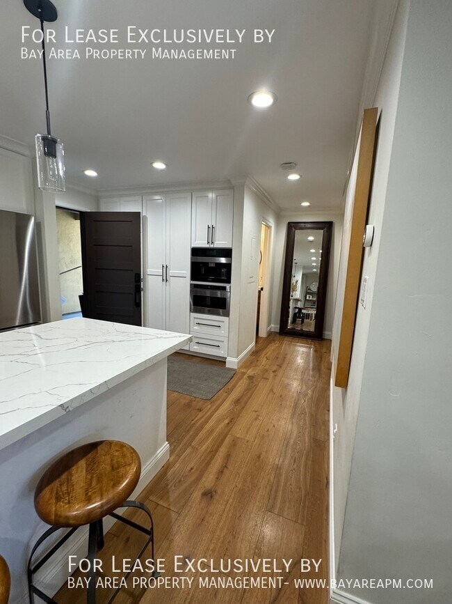 Building Photo - 1701 San Carlos Ave