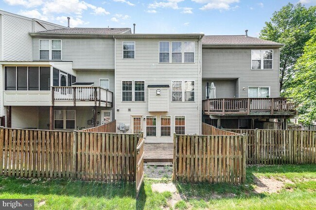Building Photo - 10157 Elgin Way