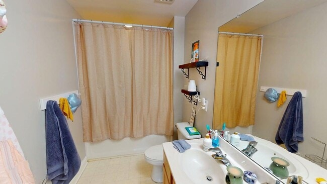 Building Photo - Gateway Plaza in Center City Condo with La...