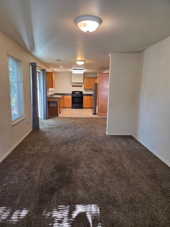 Building Photo - Two bedroom, Two bath Ground Floor Townhouse | Available Now