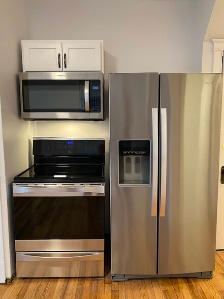 Kitchen appliances - 5017 S Broadway