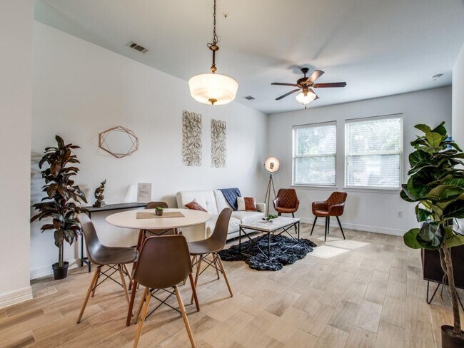 Primary Photo - 501 W 30th St