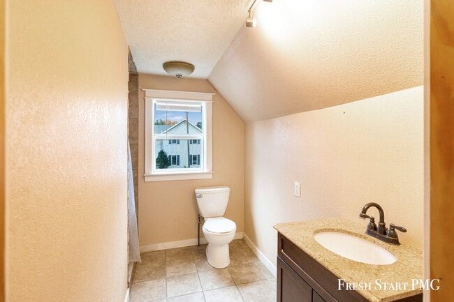 Building Photo - Spacious 4-Bedroom Home with Modern Style & Flexible Spaces