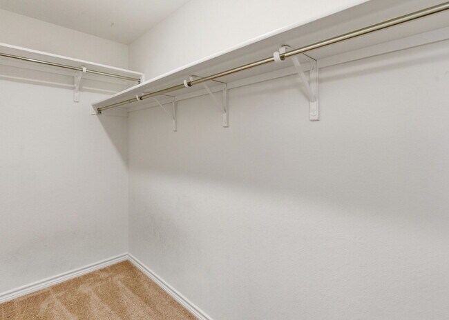 Building Photo - This spacious 4-bed/3-bath two-story rental is a gem waiting for you!