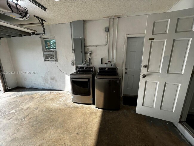 Building Photo - 2403 NW 108th Terrace