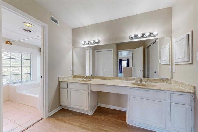 Building Photo - 426 Yacht Club Dr