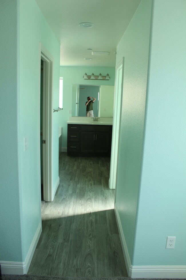 Building Photo - 4372 Ladera Dr