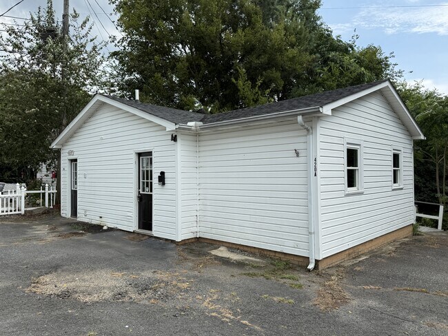 Building Photo - 420 Jackson Park Rd