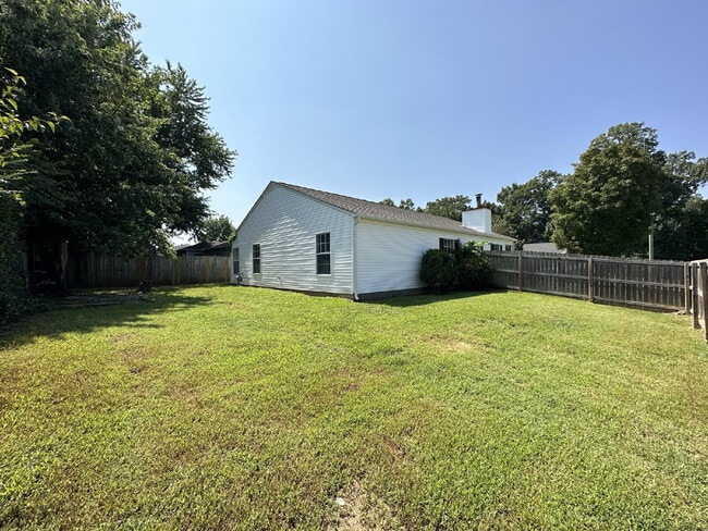 Building Photo - 1306 Cresent St