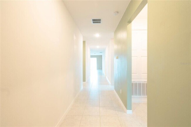 Building Photo - 2203 Pigeon Plum Dr