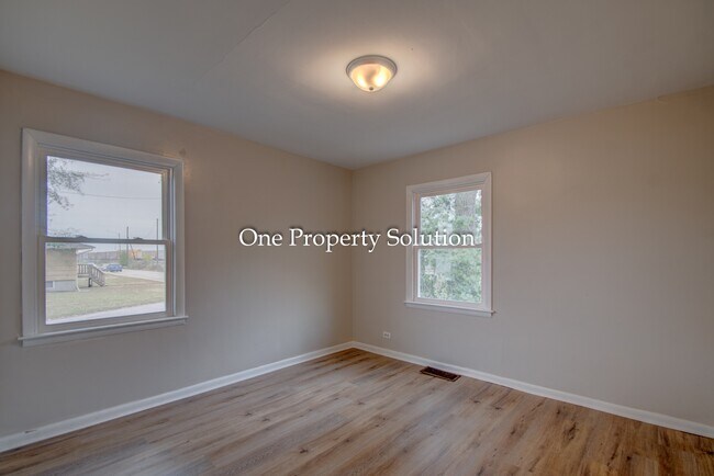 Building Photo - 1209 Logan St