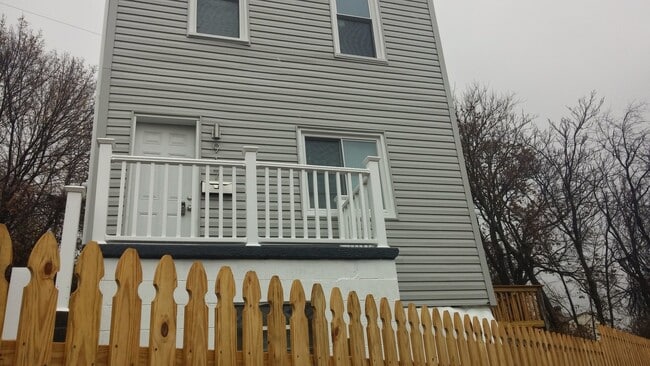 Building Photo - Available MAY 2026  - Private 2 Bedroom Home w/ Large Deck!