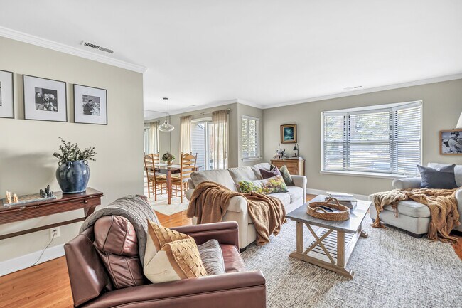 Building Photo - 170 Forest St