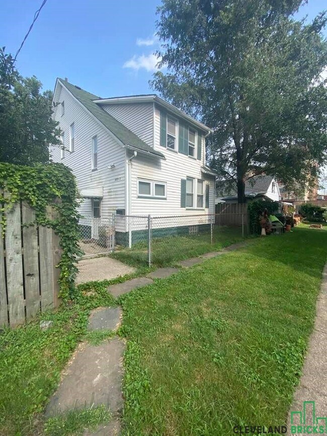 Building Photo - 4223 Bridge Ave