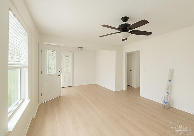 Building Photo - 5 Bertram St