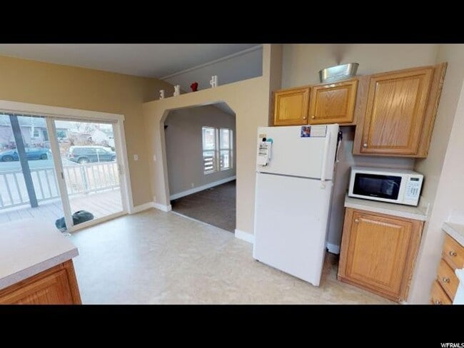 Building Photo - Beautiful Home Close to Everything