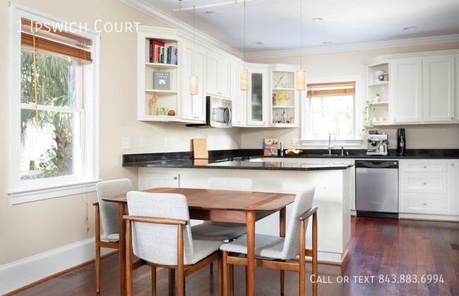 Building Photo - Beautiful House Just 2 Blocks From MUSC | ...