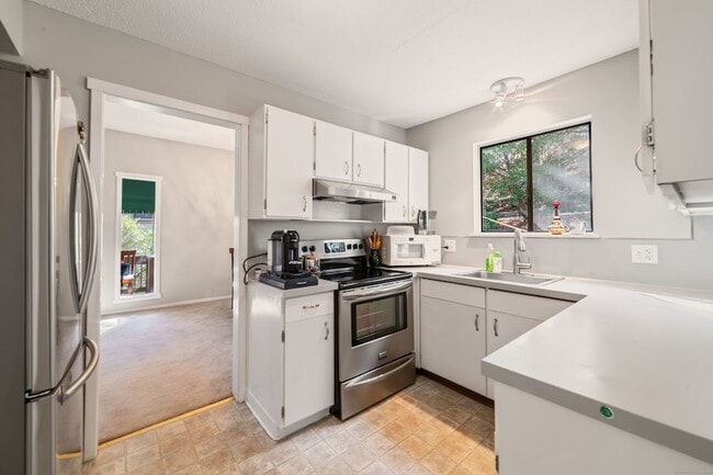 Building Photo - 21 Heritage Vlg