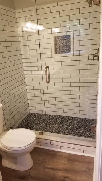 Master Shower - 115 Windy Hill Ct