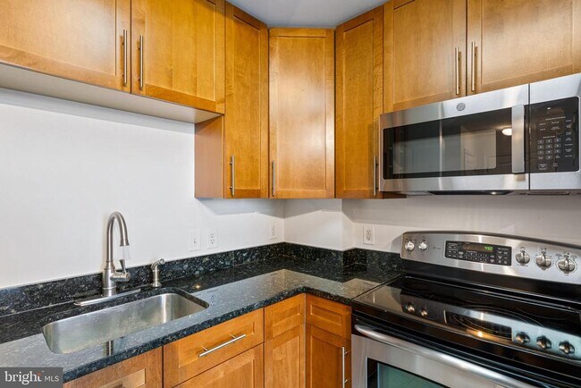 Building Photo - 155 Potomac Passage