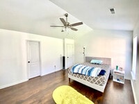 Building Photo - 5515 Laurel Grove Ln
