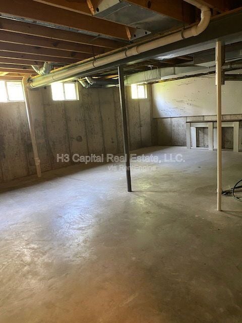 Building Photo - 2852 Fairway Dr