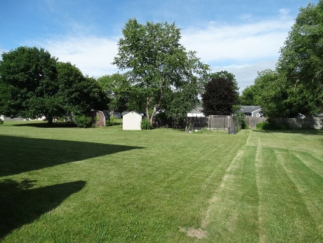 Building Photo - 602 Lynhurst Ave